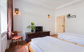 Doppelzimmer III Gaestezimmer In Unterkunft Mit Gemeinschaftsbad Und Gemeinschaftskueche Chemnitz