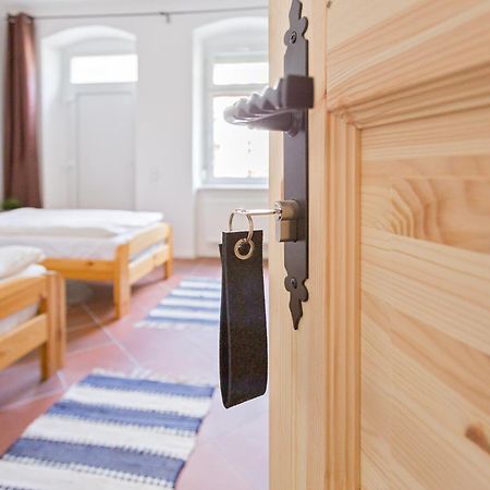 Doppelzimmer III Gaestezimmer In Unterkunft Mit Gemeinschaftsbad Und Gemeinschaftskueche Chemnitz Kültér fotó