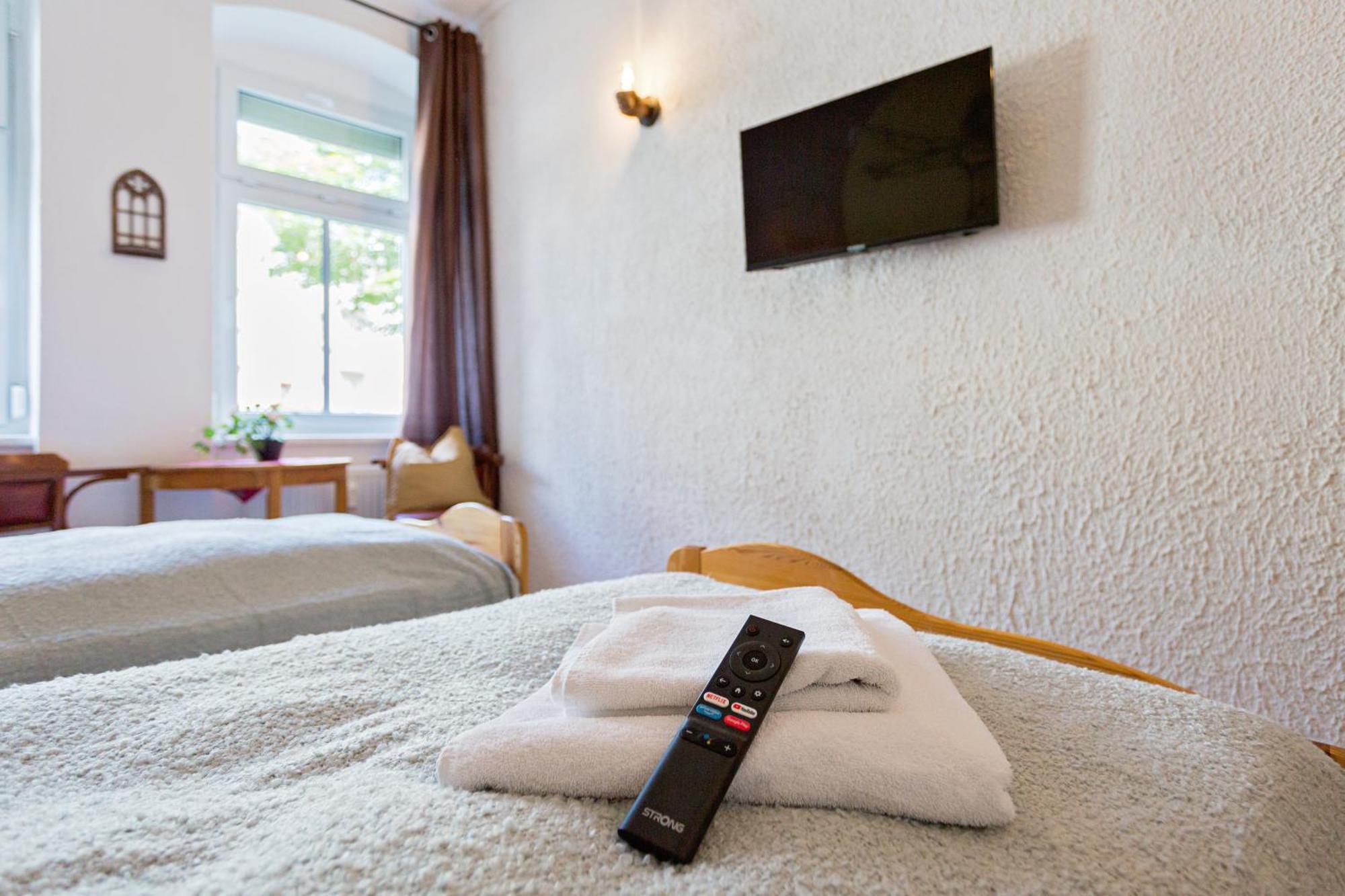 Doppelzimmer III Gaestezimmer In Unterkunft Mit Gemeinschaftsbad Und Gemeinschaftskueche Chemnitz Kültér fotó